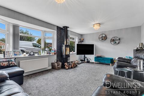 3 Pine Walk, Uttoxeter, ST14 7NL