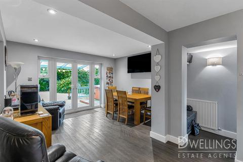 3 Pine Walk, Uttoxeter, ST14 7NL