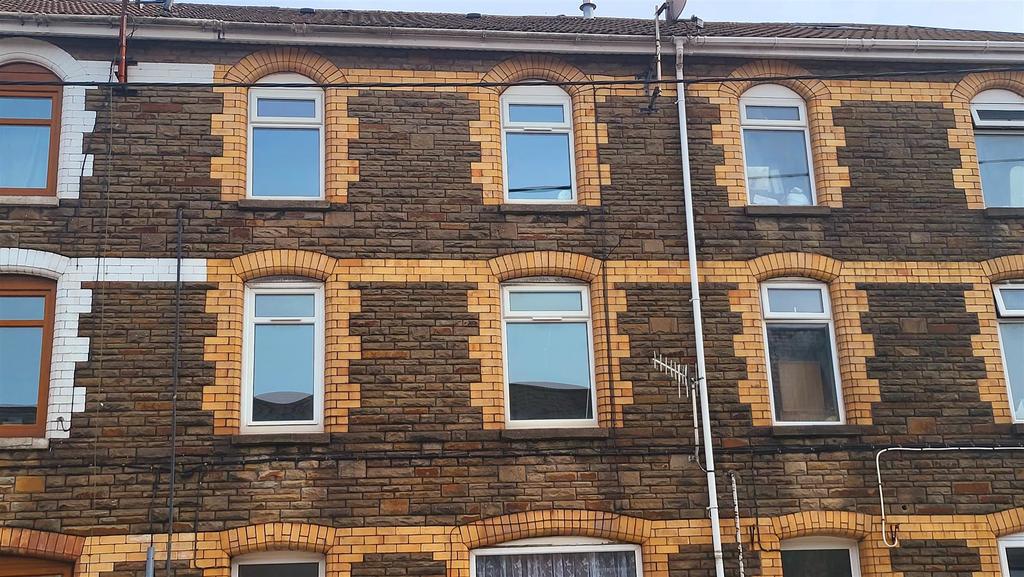 Bethania Street, Maesteg 3 bed £550 pcm (£127 pw)