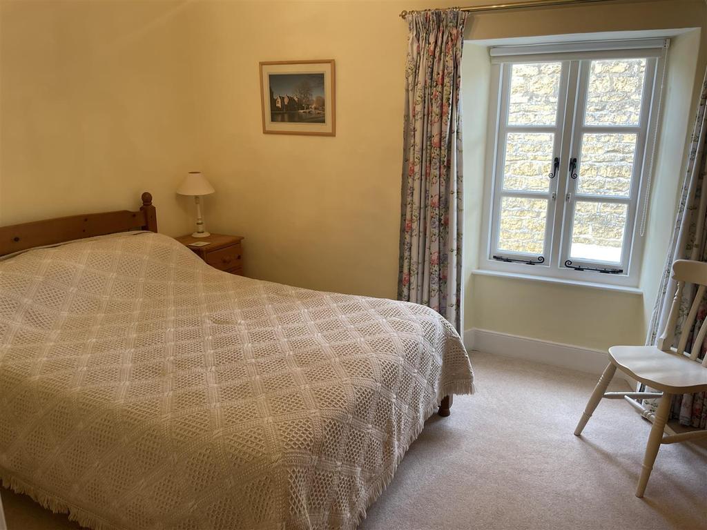 Bedroom 2.JPG