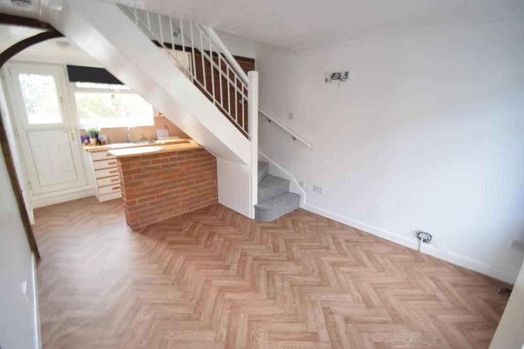 Denmark Road, Poole 3 bed house £1,200 pcm (£277 pw)