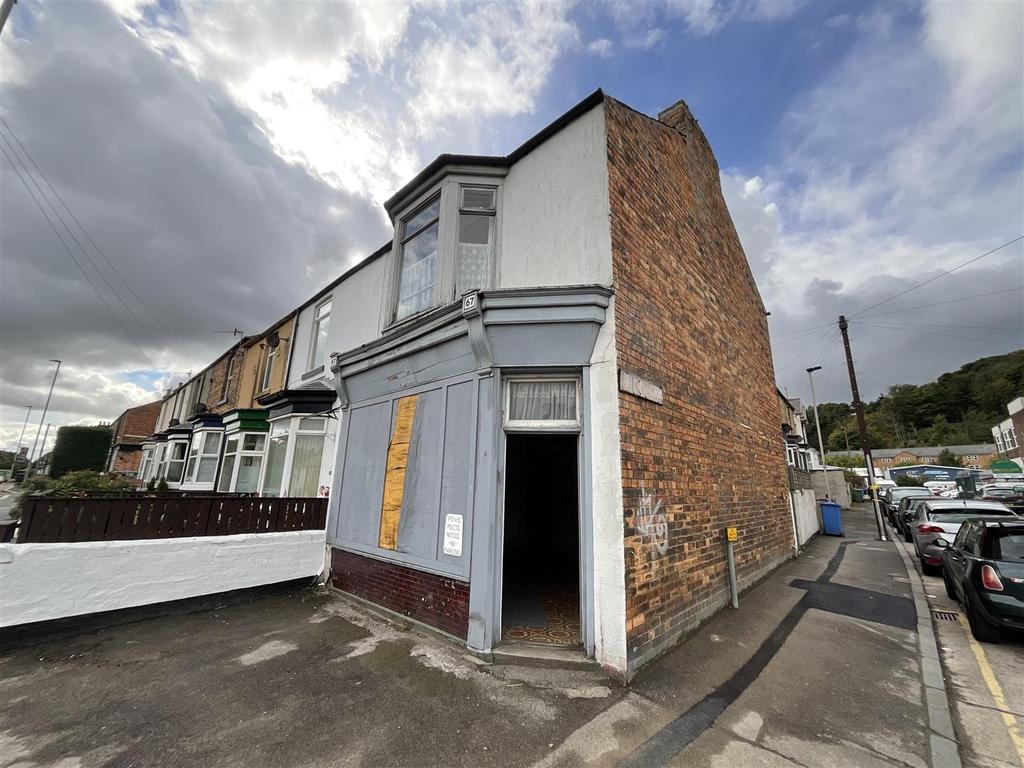 Seamer Road, Scarborough 2 bed end of terrace house £80,000