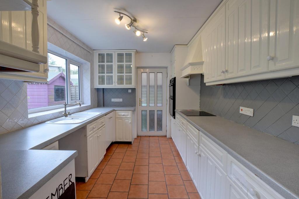 Linkside Avenue, Nelson 4 bed detached house £205,000