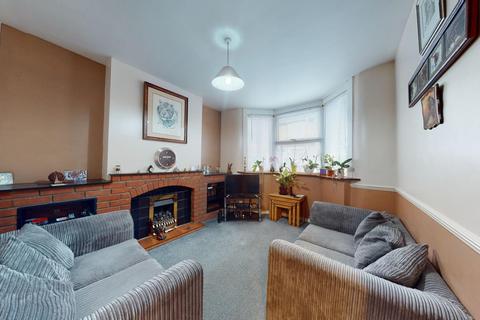 33 Walton Road, Folkestone, CT19 5QR