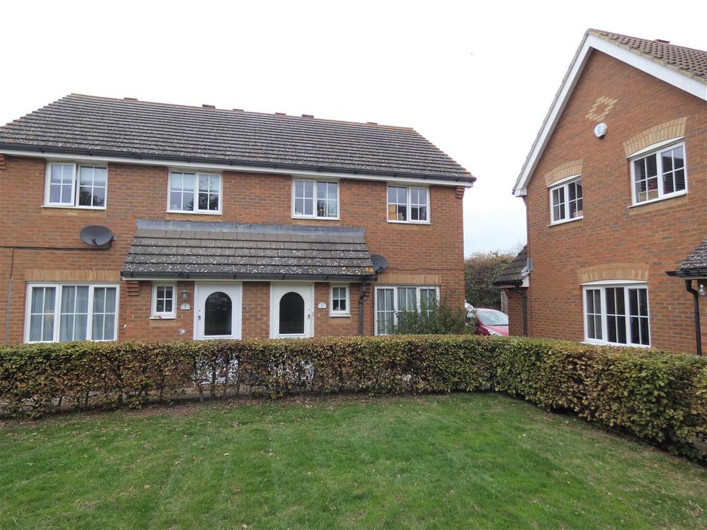 Hazel Court, Chislet Gardens 3 bed semidetached house £1,200 pcm (£
