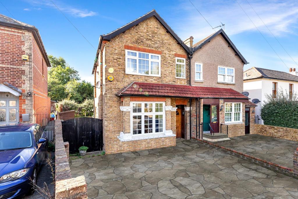 Junction Road, Warley, Brentwood 3 bed semidetached house for sale £