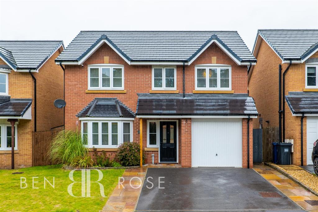 Boardman Close, Farington, Leyland 4 bed detached house £350,000