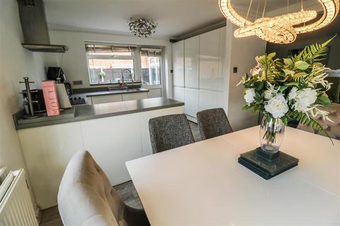 42 Crown Close, Sheering, Bishop's Stortford, CM22 7NX