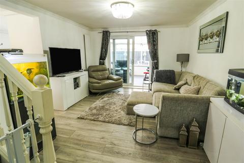 42 Crown Close, Sheering, Bishop's Stortford, CM22 7NX