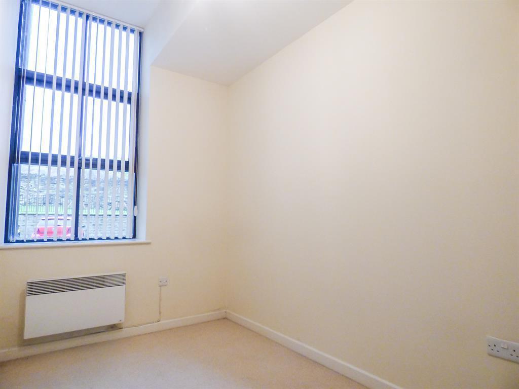 Bedroom (002).jpg