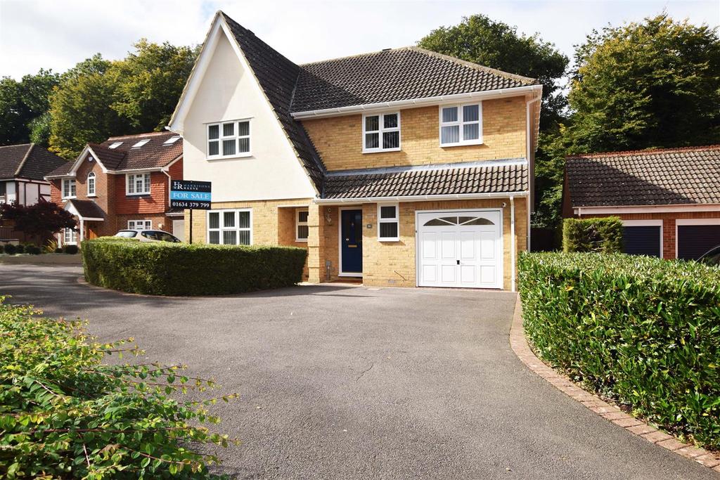 Lamplighters Close, Hempstead... 4 bed detached house £675,000