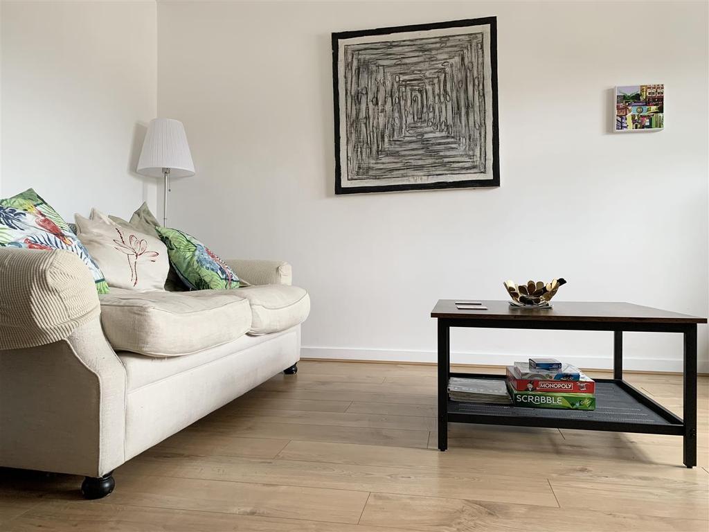 Effingham Street, Ramsgate 2 bed flat £850 pcm (£196 pw)