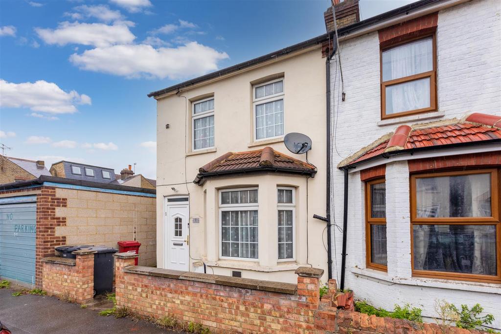 Connaught Road, Slough 3 bed semidetached house for sale £399,950