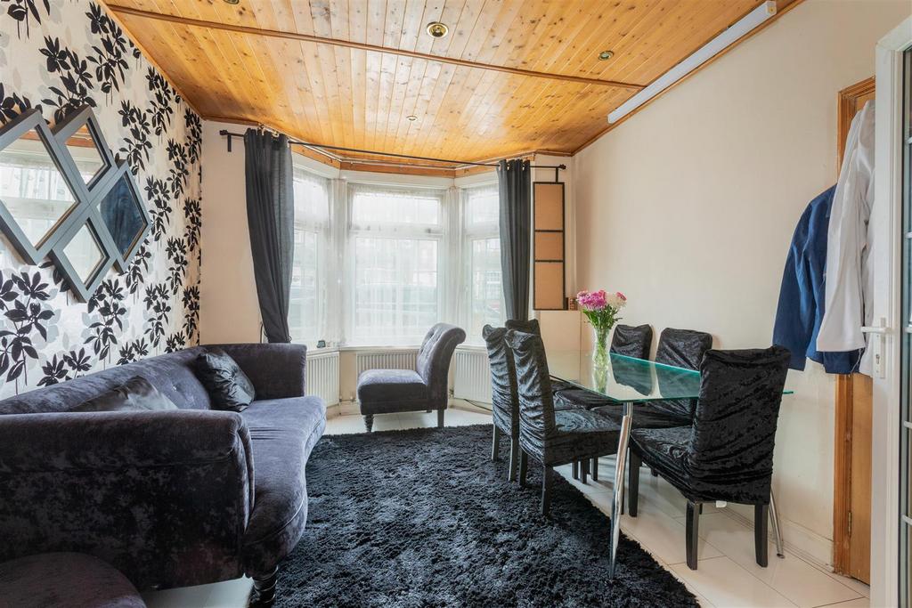 Connaught Road, Slough 3 bed semidetached house for sale £399,950