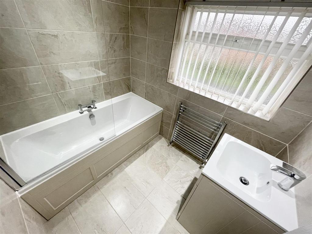 Chestnut Drive, MartonInCleveland... 3 bed semidetached house £875