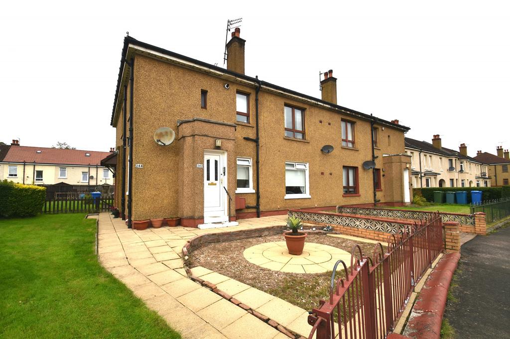 Neilsland Oval, Old Pollok, Glasgow, G53 3 bed flat £100,000