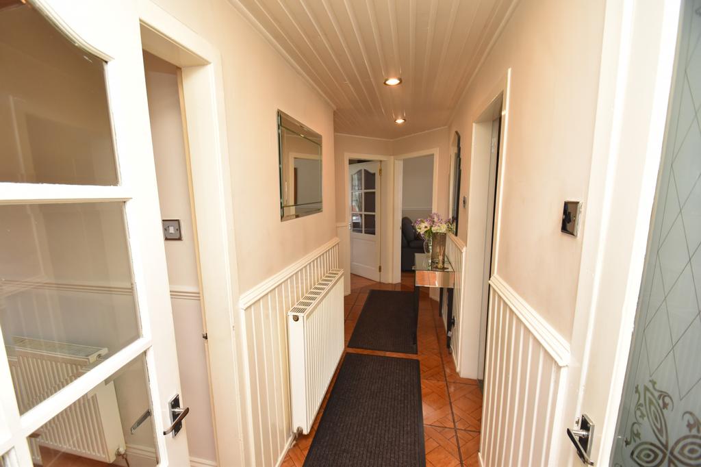 Neilsland Oval, Old Pollok, Glasgow, G53 3 bed flat £100,000