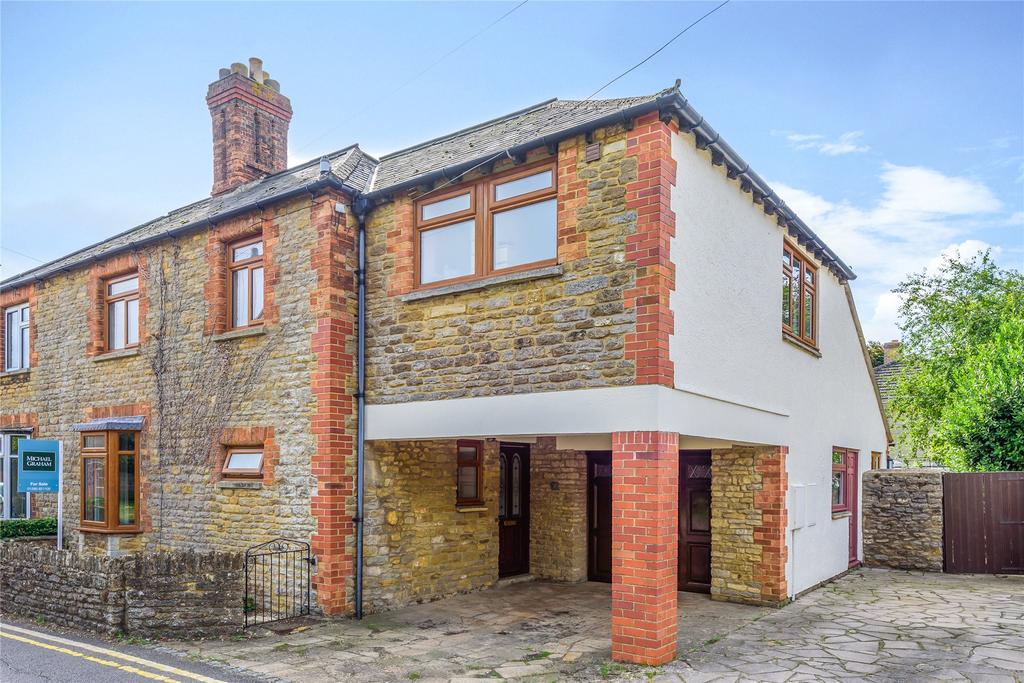 Hill Street, Brackley, Northamptonshire, NN13 4 bed semidetached house for sale £450,000