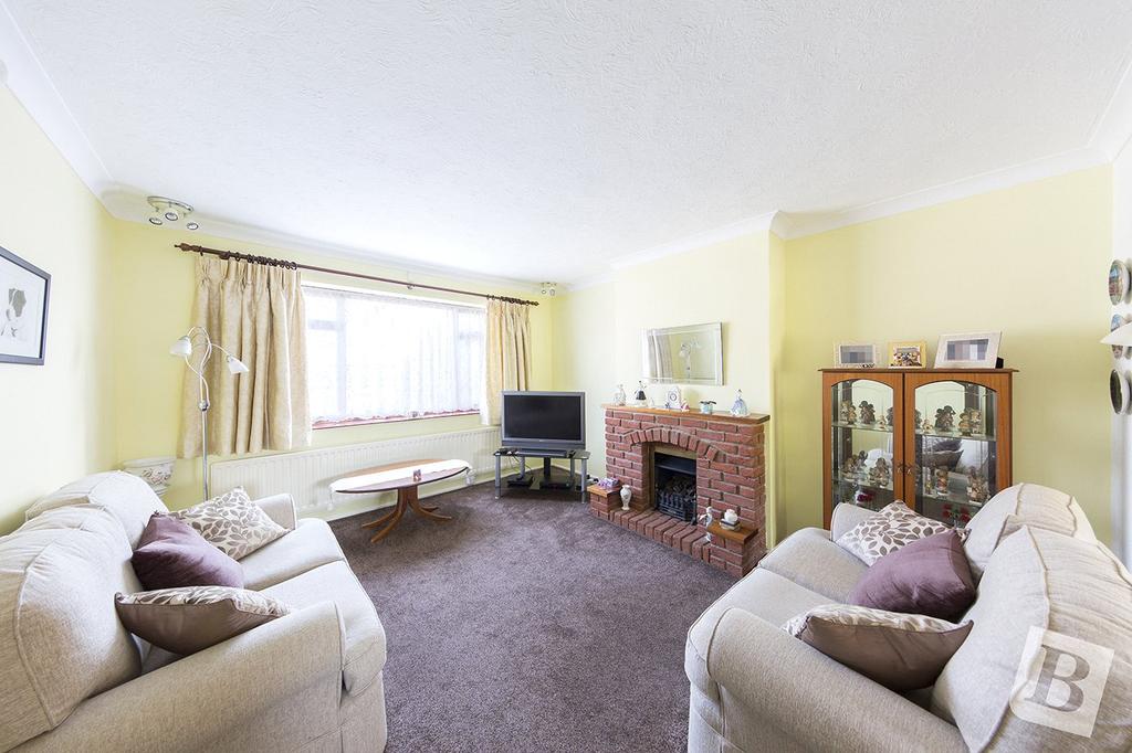 Marlborough Gardens, Upminster, RM14 3 bed semidetached house £625,000