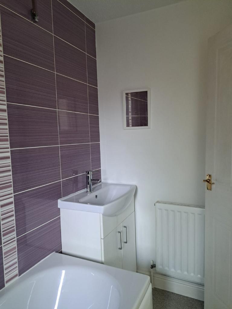 ASHTON CLOSE, SWANWICK 1 bed semidetached house £675 pcm (£156 pw)