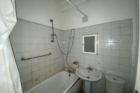 Flat 2, 58 Montague Road, Hounslow, TW3 1LD