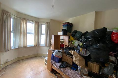 Flat 2, 58 Montague Road, Hounslow, TW3 1LD