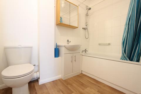 2 bedroom flat to rent, Poets Walk, Walmer, CT14