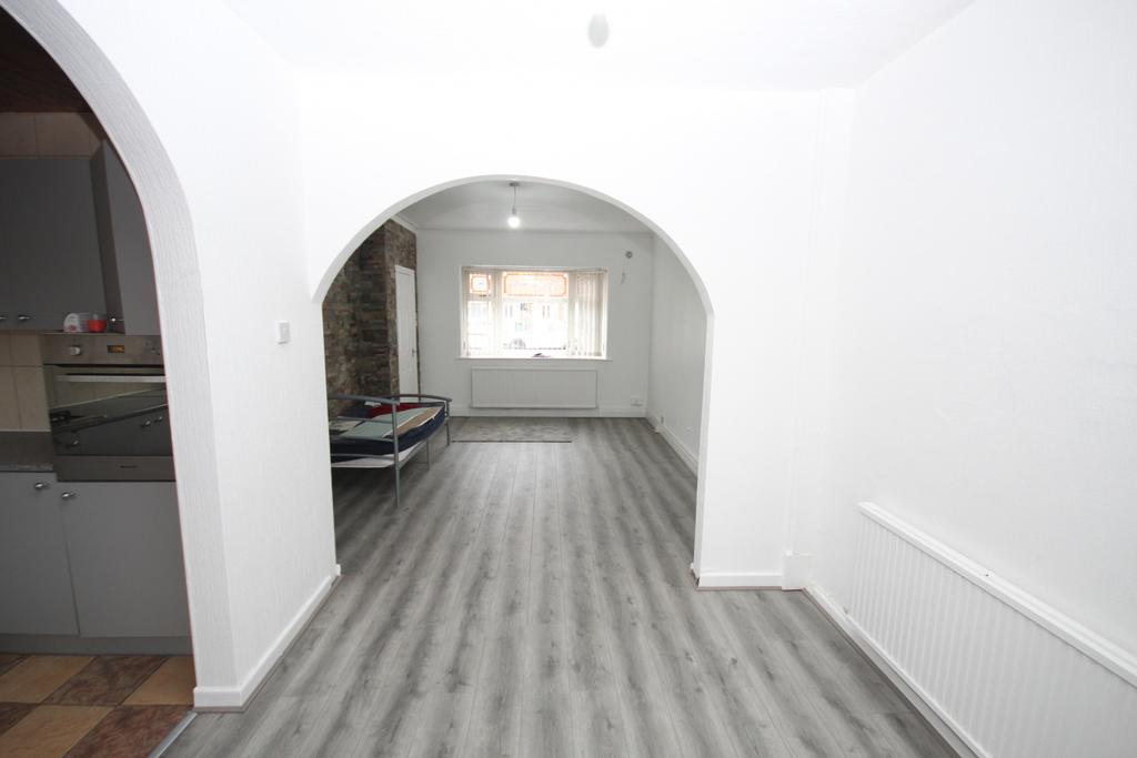 Winchester Road Stretford M32 9PU 3 bed terraced house £1,100 pcm (£