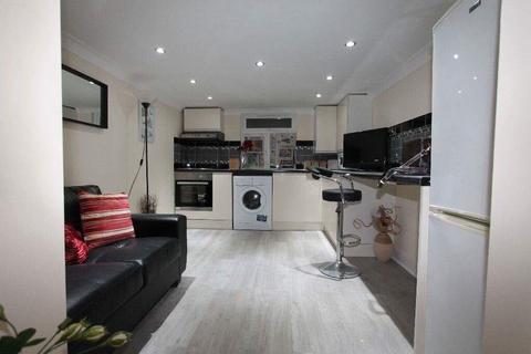 Studio to rent - The Crescent, London E17