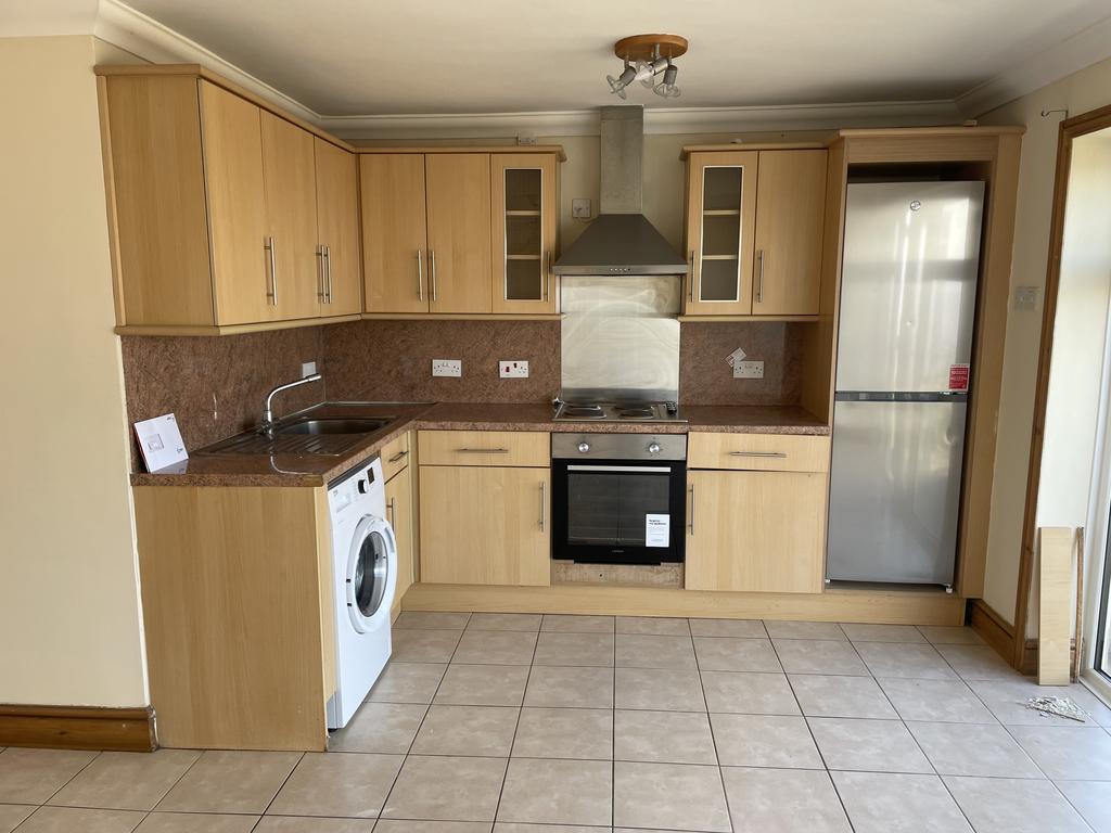 Manor Way, LeysdownonSea ME12 2 bed apartment £750 pcm (£173 pw)