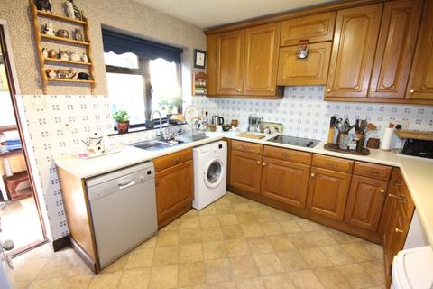 3 bedroom bungalow for sale - High Street, Waltham On The Wolds