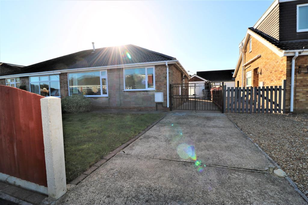 Ashby Close, Holton Le Clay, DN36 2 bed bungalow £750 pcm (£173 pw)