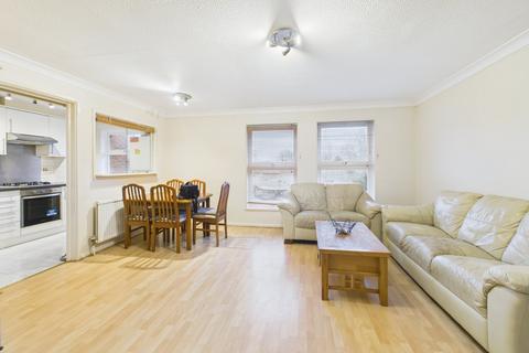 2 bedroom apartment to rent, Fountain Gardens, Windsor, Berkshire, SL4