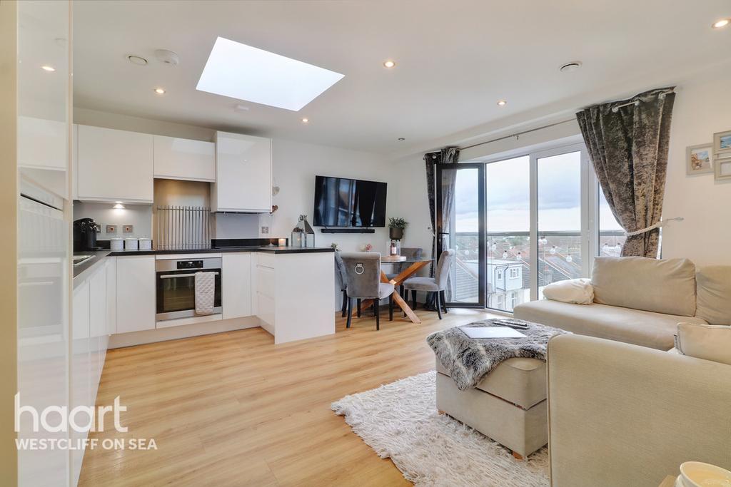 London Road, WestcliffOnSea 1 bed apartment £210,000