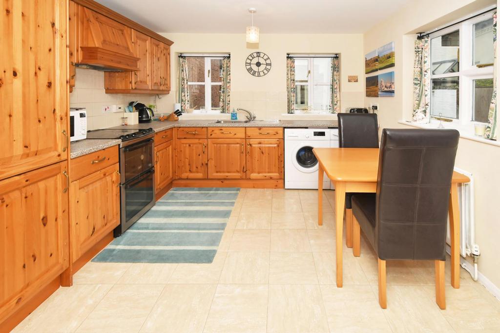 High Street, Eccleshall, ST21 1 bed flat £600 pcm (£138 pw)