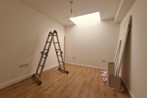 2 bedroom flat to rent, Fortescue Road, Paignton TQ3
