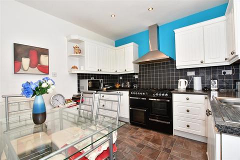 4 Hill Crescent, Hornchurch, RM11 2AP