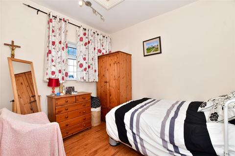 4 Hill Crescent, Hornchurch, RM11 2AP