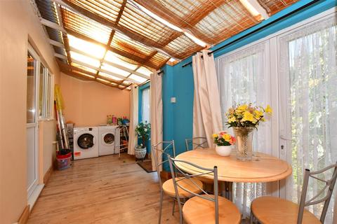 4 Hill Crescent, Hornchurch, RM11 2AP
