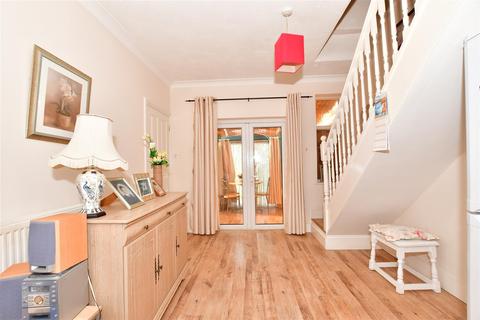 4 Hill Crescent, Hornchurch, RM11 2AP