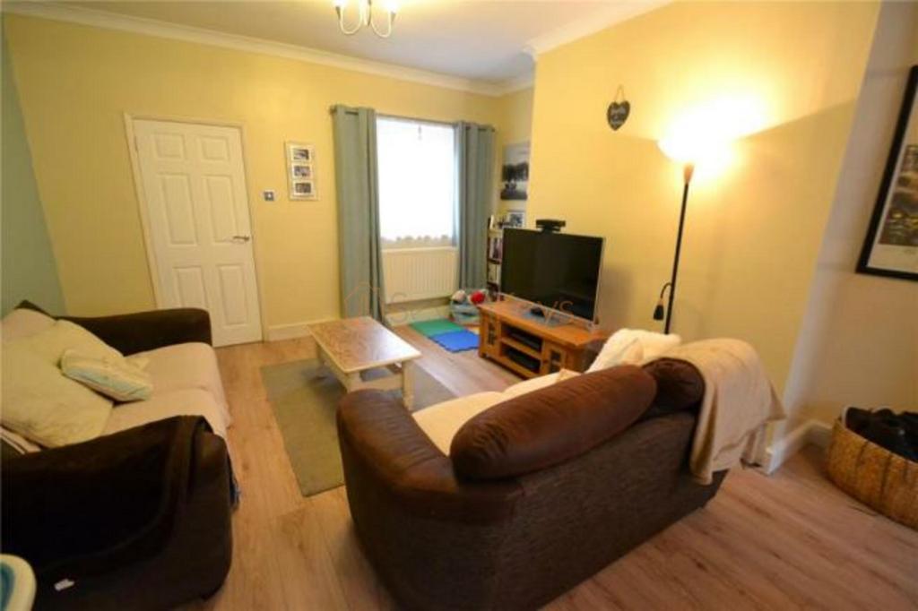 62 Tenth Street Living room 2