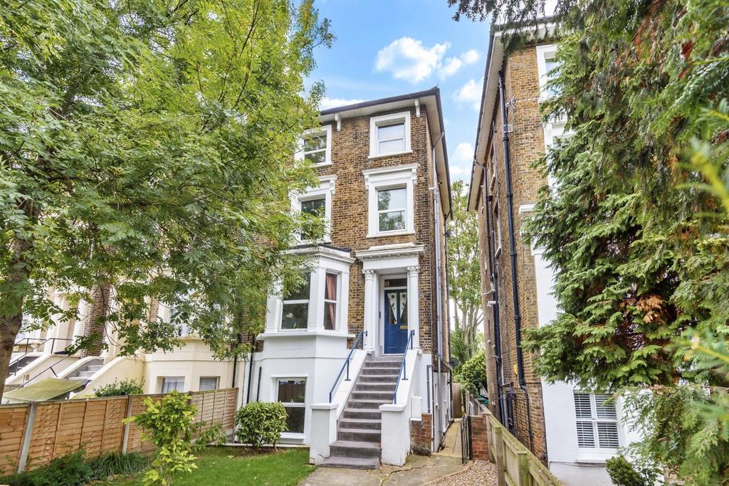 Devonshire Road, Forest Hill 1 bed flat £300,000