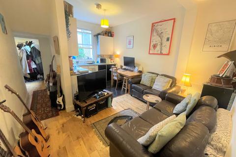 4 bedroom flat to rent, Allen Road, Newington Green, N16