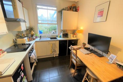 4 bedroom flat to rent, Allen Road, Newington Green, N16