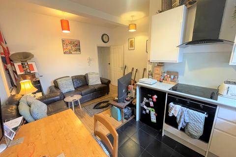 4 bedroom flat to rent, Allen Road, Newington Green, N16