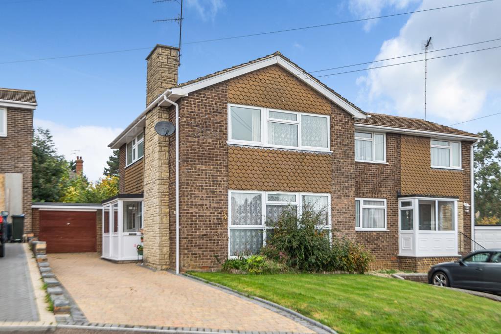 Banbury, Oxfordshire, OX16 4 bed semidetached house for sale £350,000