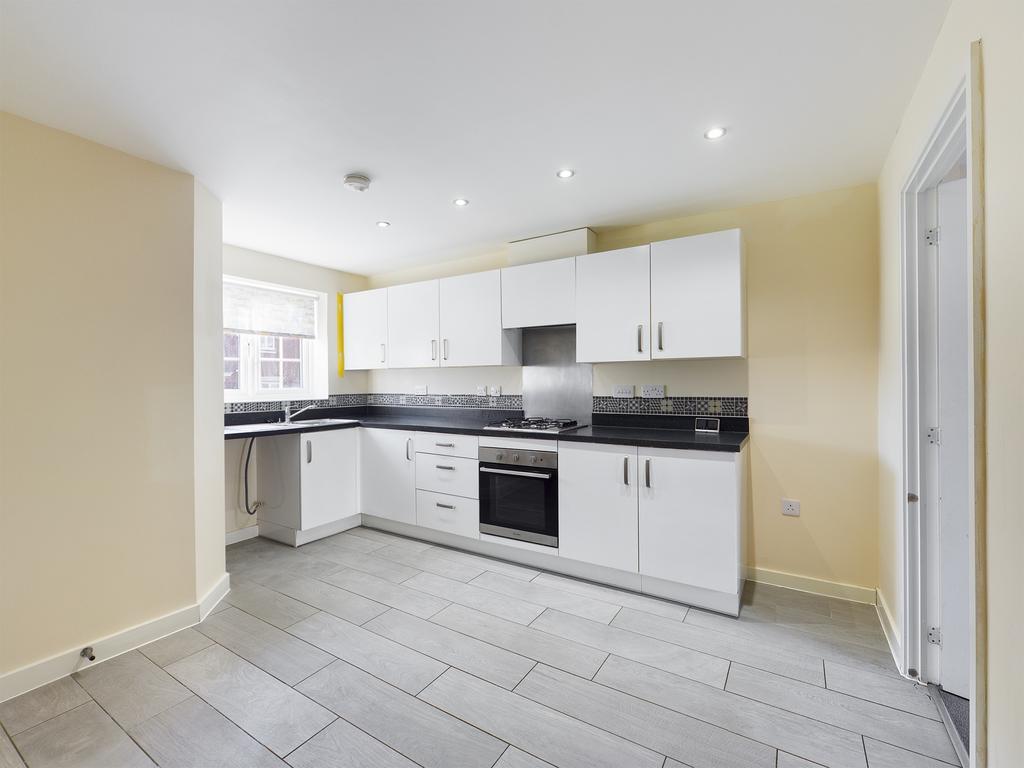Commercial Road, Hanley, StokeonTrent, ST1 4 bed semidetached house £1,200 pcm (£277 pw)