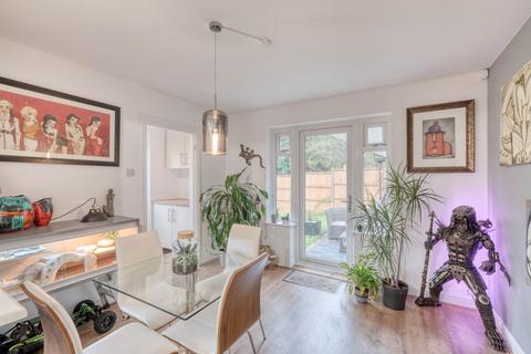 29 Avonbank Close, Hunt End, Redditch, B97 5XR