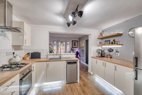 29 Avonbank Close, Hunt End, Redditch, B97 5XR