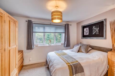 29 Avonbank Close, Hunt End, Redditch, B97 5XR